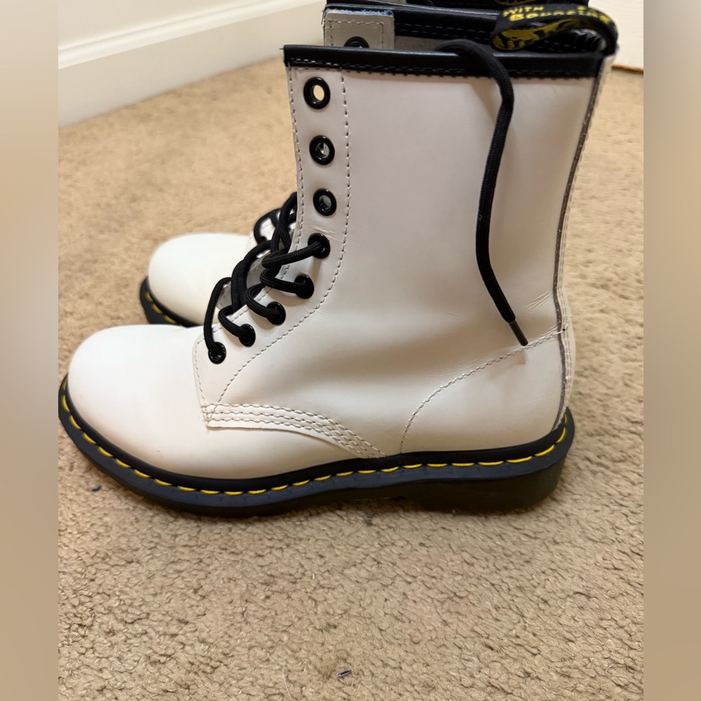 1460 Softy T Leather Lace Up Boots in White - size 7 - Picture 4 of 12